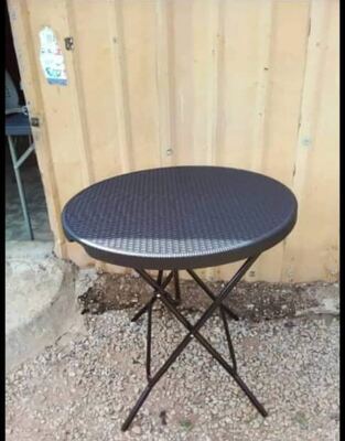 Round folding bistro table