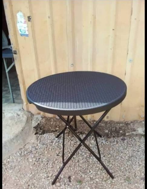 Round folding bistro table