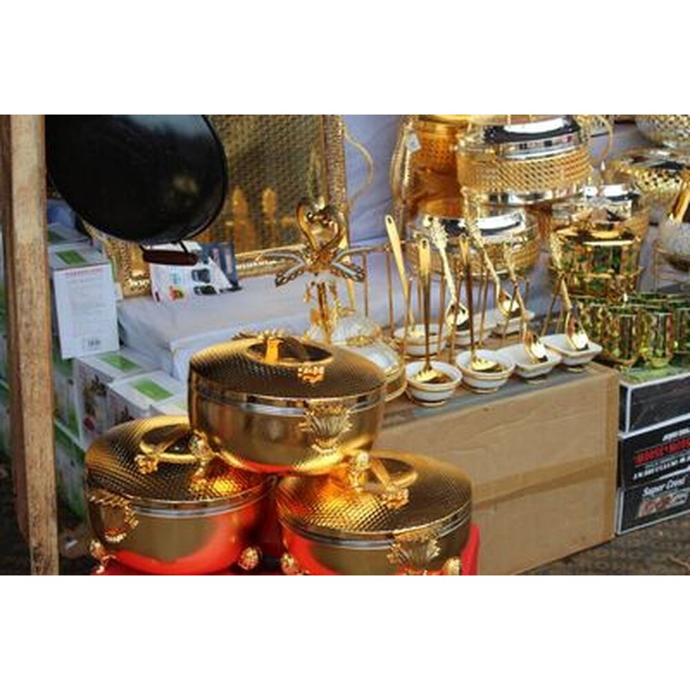 Ijsha Gold hammered-finish insulated food warmer set