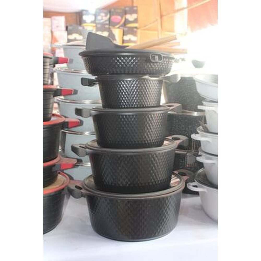 Black diamond-pattern non-stick cookware set