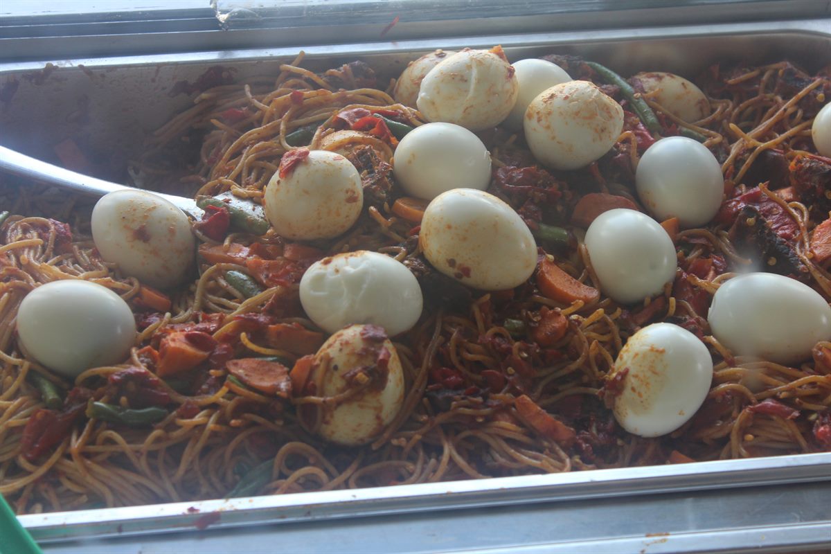 Stir-Fry Spaghetti with Boiled Egg (Per Portion)