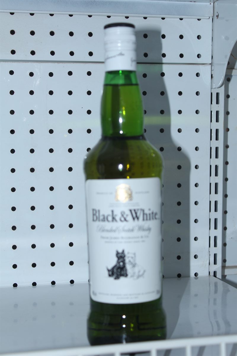 Black & White Blended Scotch Whisky