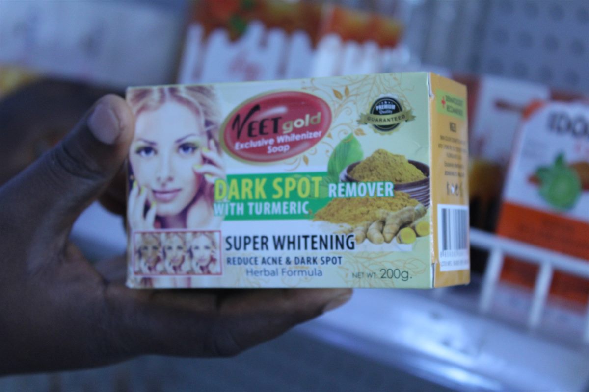 Veet Gold Dark Spot Remover Soap with Turmeric